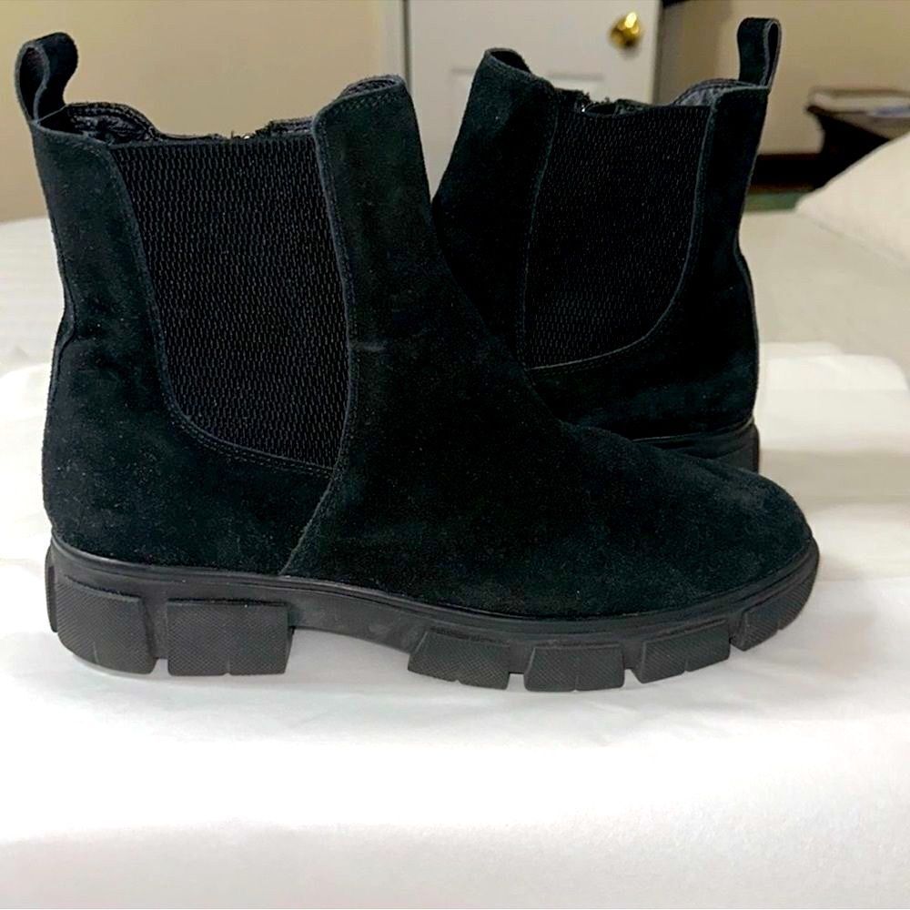 Blondo 11 Posey Black Suede Leather Waterproof Non Skid Rubber Sole Ankle Boots